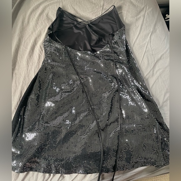Garage wrap sparkly dress - Picture 4 of 4
